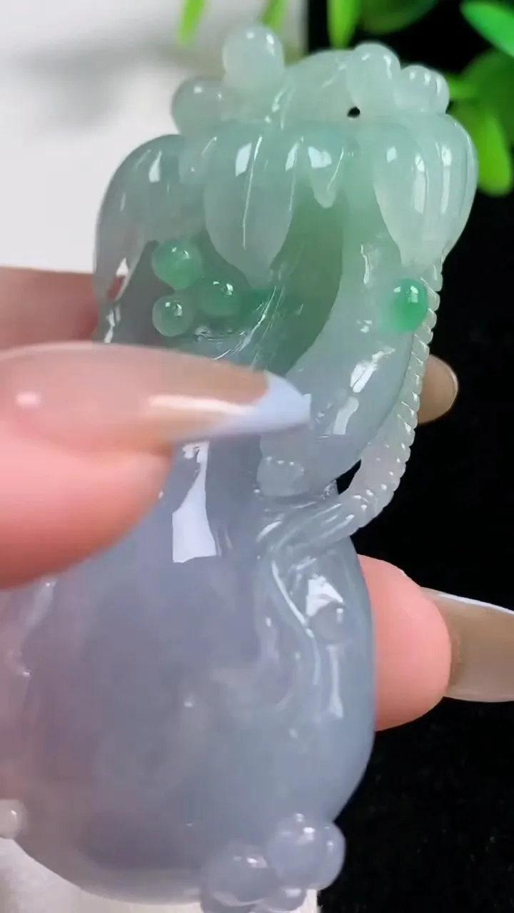 天然A货翡翠佛手吊坠，尺寸69.7-31.6-12.6，重量:51.76g
11月10日