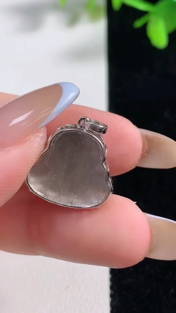 天然A货翡翠佛公吊坠，尺寸20.2-15-16.8-7.4，重量:3.09g
11月10日