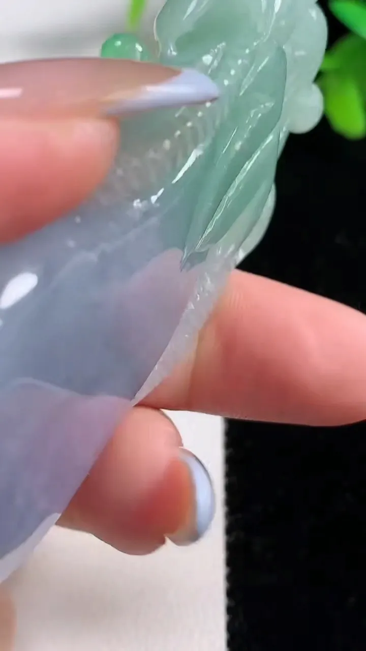 天然A货翡翠佛手吊坠，尺寸69.7-31.6-12.6，重量:51.76g
11月10日