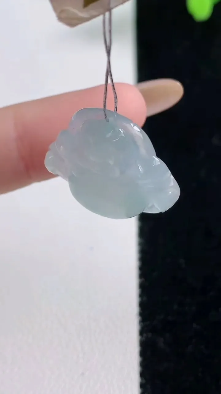 天然A货翡翠小佛公吊坠，尺寸19.3-20.6-6，重量:3.64g
11月10日