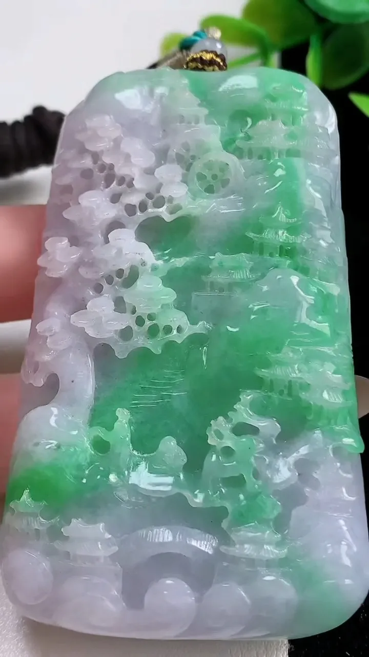 天然A货翡翠山水牌吊坠，尺寸74.6-44.8-12.2，重量:95.50g
11月10日