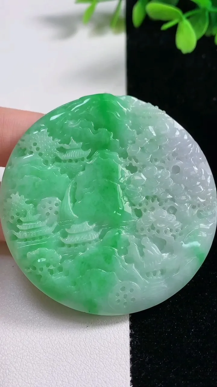 天然A货翡翠山水牌吊坠，尺寸57-6.5，重量:46.98g
11月10日