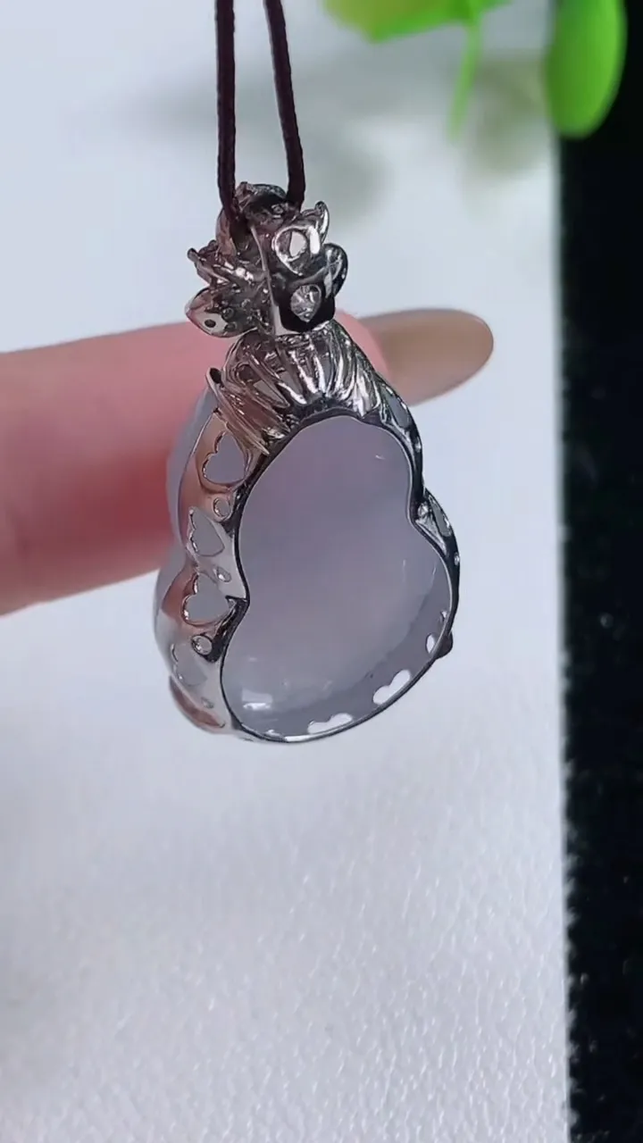 天然A货翡翠种紫罗兰葫芦吊坠，尺寸30.8-32.2-15.8-10，重量:6.52g
11月10日