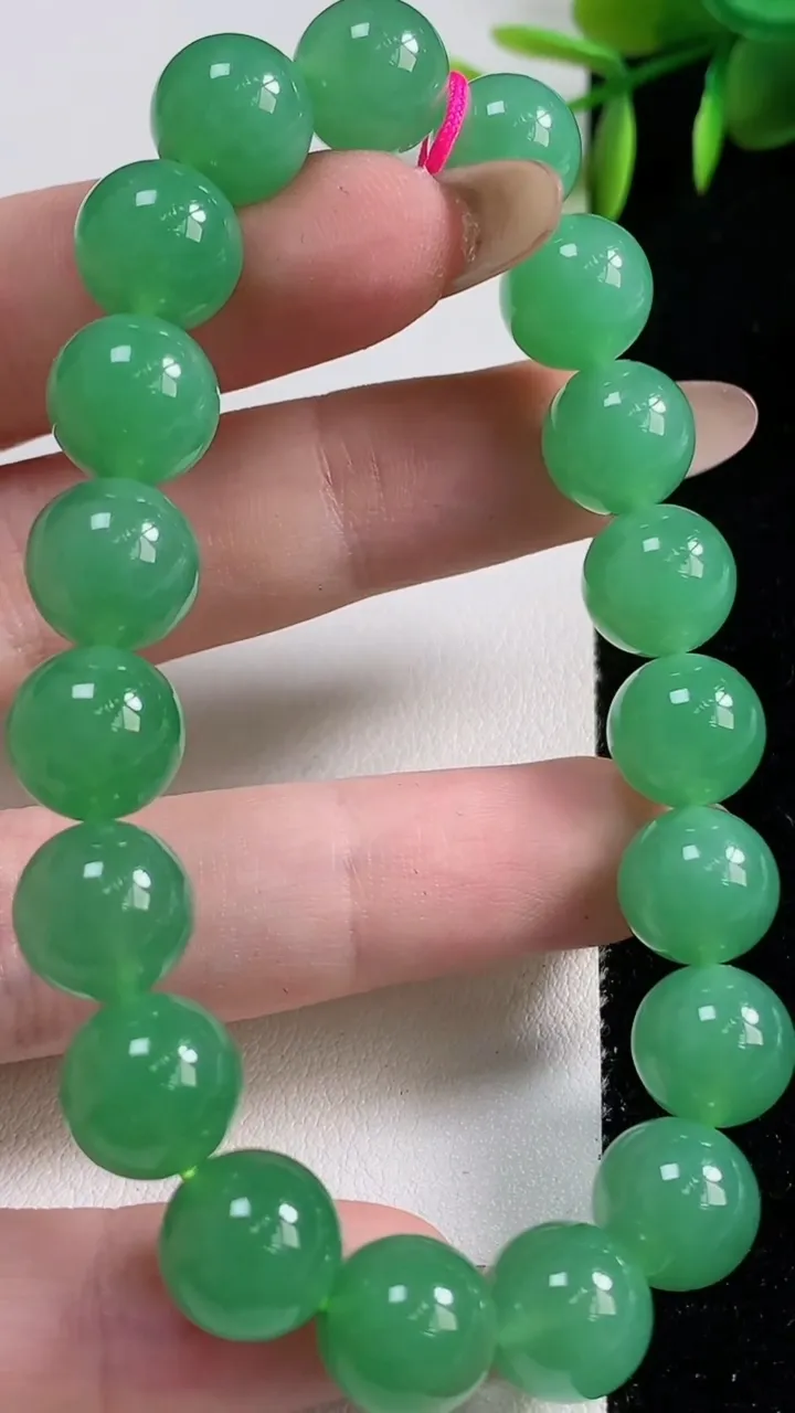 天然A货翡翠圆珠手串19颗，尺寸10.3，重量:35.63g11月10日
工厂直销收藏佳品,种好水足