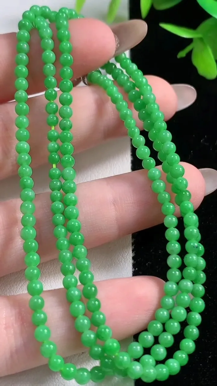 天然A货翡翠小米圆珠项链198颗，尺寸3，重量:11.69g
11月10日