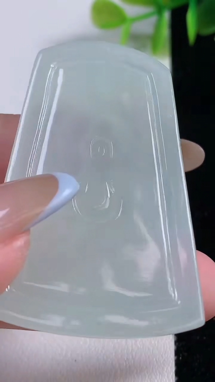 天然A货翡翠普贤菩萨吊坠，尺寸54.7-34.81-5.1，重量:22.33g
11月10日