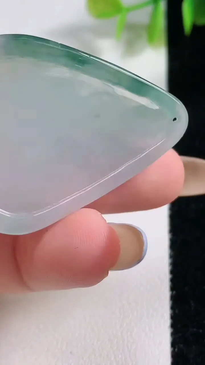 天然A货翡翠冰种飘花普贤菩萨吊坠，尺寸41-33-4.2，重量:9.56g
11月10日