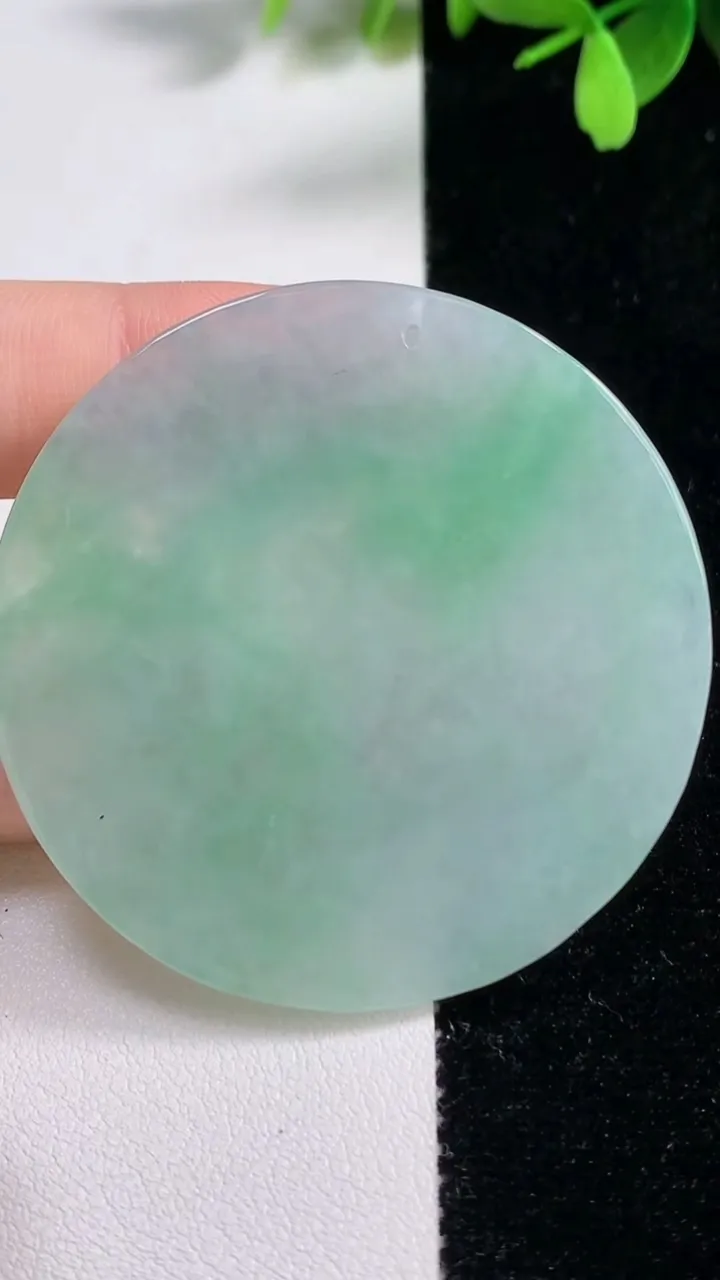 天然A货翡翠山水牌吊坠，尺寸51.6-5.3，重量:30.48g
11月10日