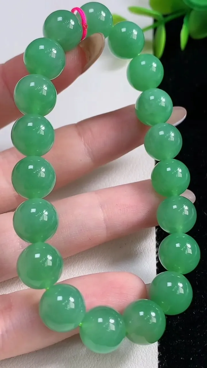 天然A货翡翠圆珠手串19颗，尺寸10.3，重量:35.63g11月10日
工厂直销收藏佳品,种好水足，色泽均匀，有种有色，上手高大气！