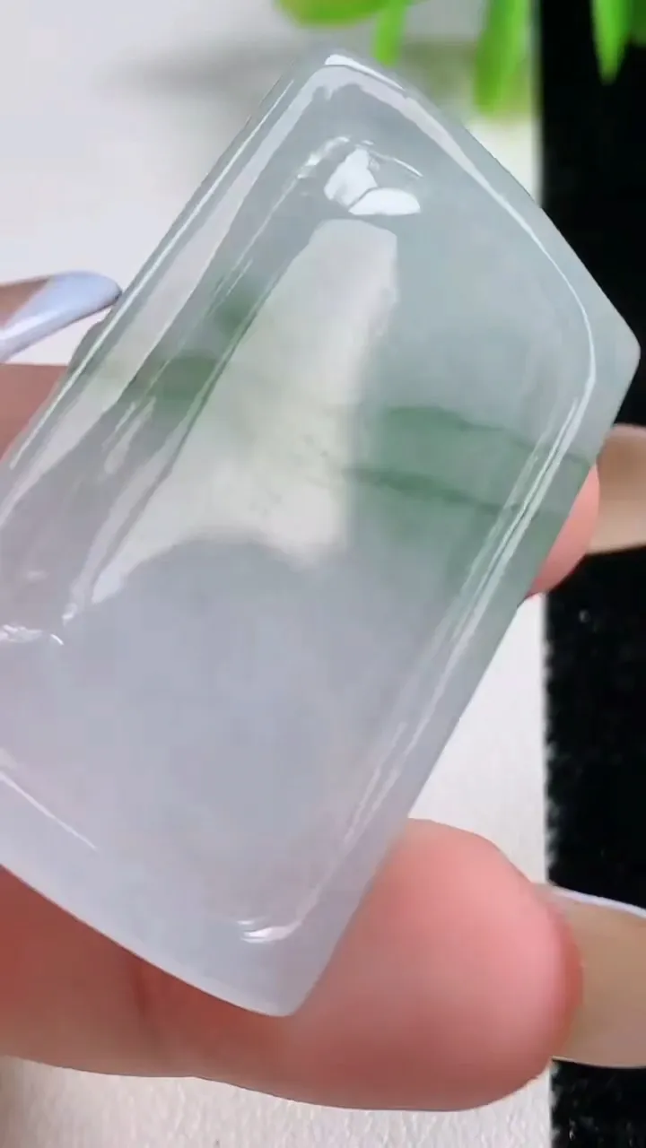 天然A货翡翠文殊菩萨吊坠，尺寸43.8-27.4-4.5，重量:12.39g
11月10日