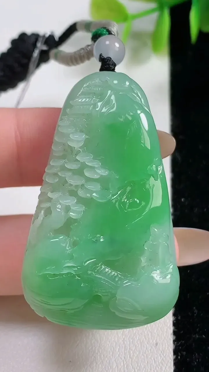 天然A货翡翠山水牌吊坠，尺寸47.6-28.3-10，重量:31.19g
11月10日