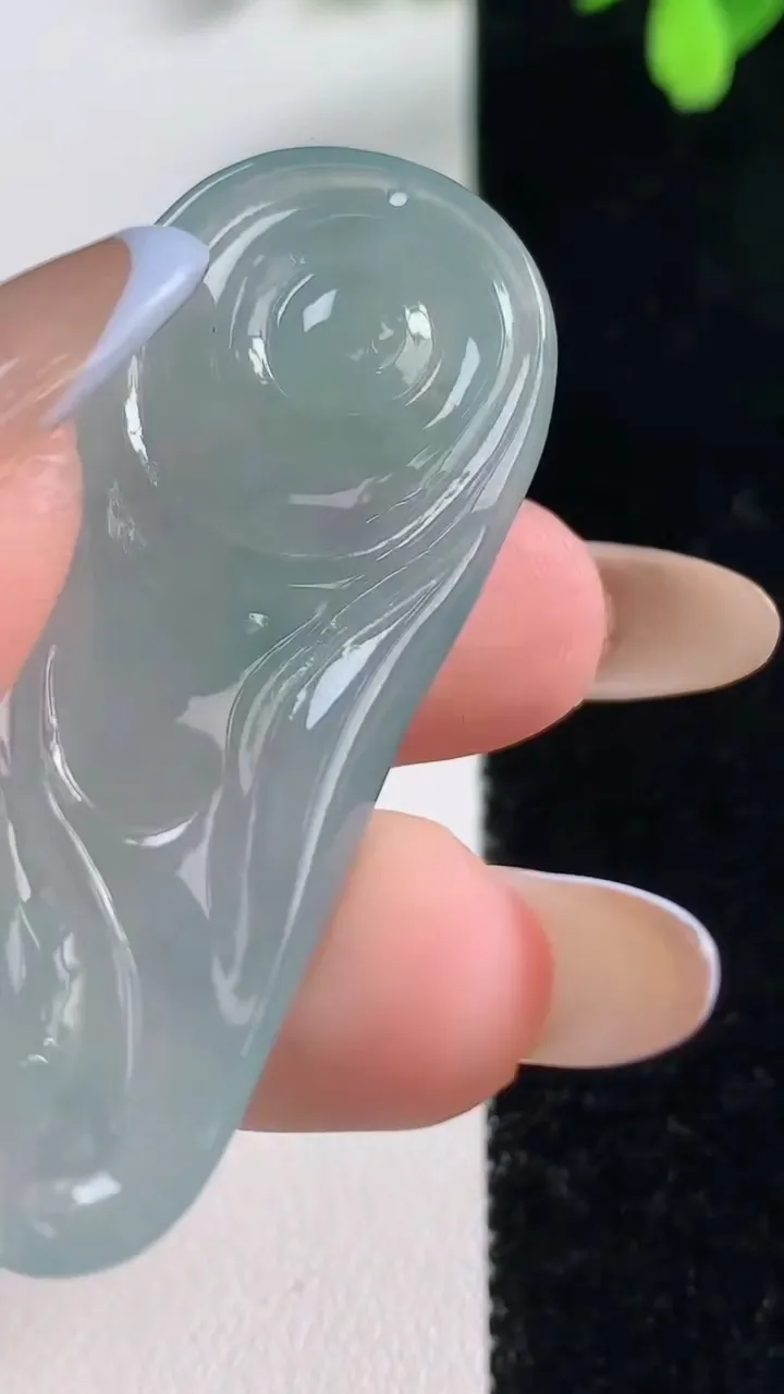 天然A货翡翠冰种飘花逍遥佛公吊坠，尺寸50.3-19-8.5，重量:14.56g
11月10日