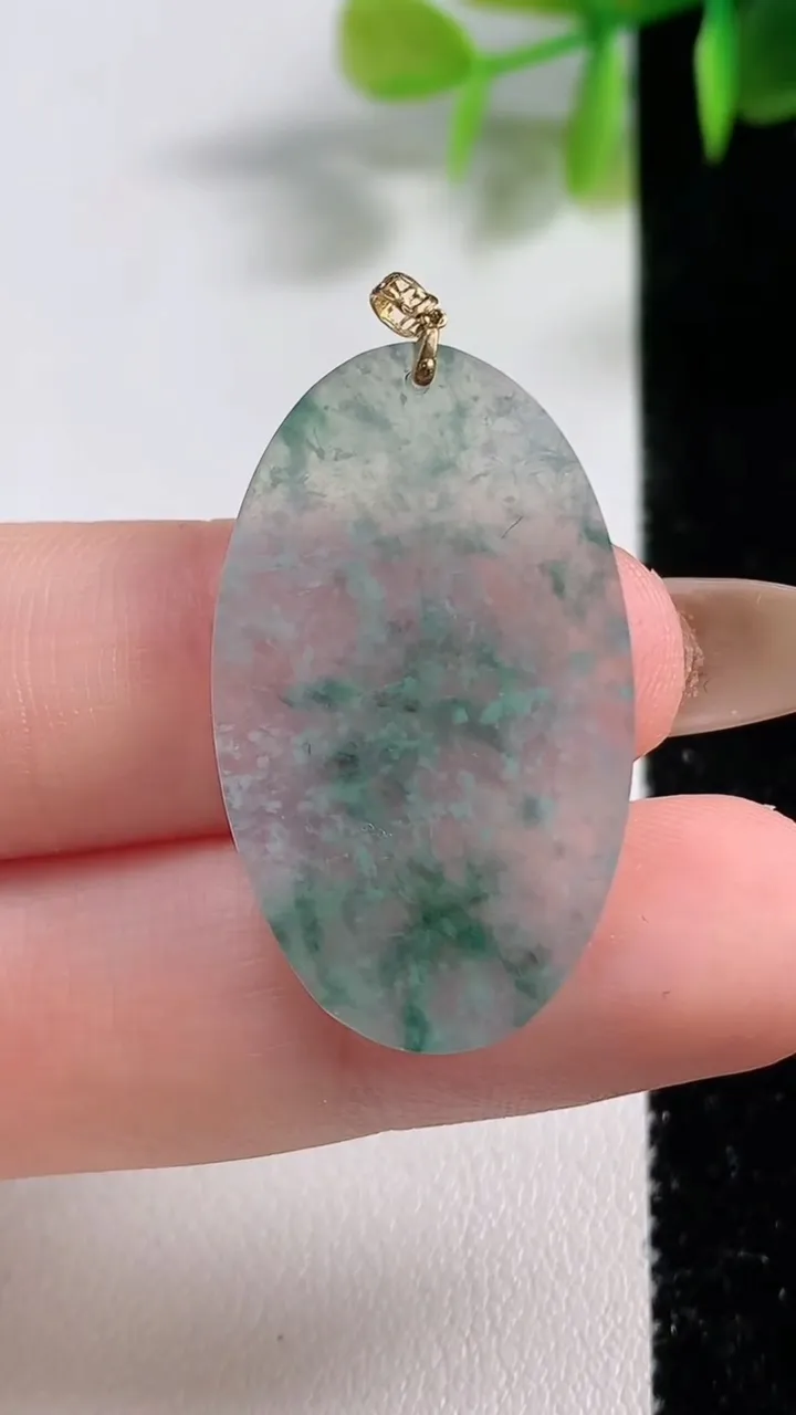 天然A货翡翠种飘花无事牌吊坠，尺寸32.2-19-2.1，重量:3.67g
11月10日