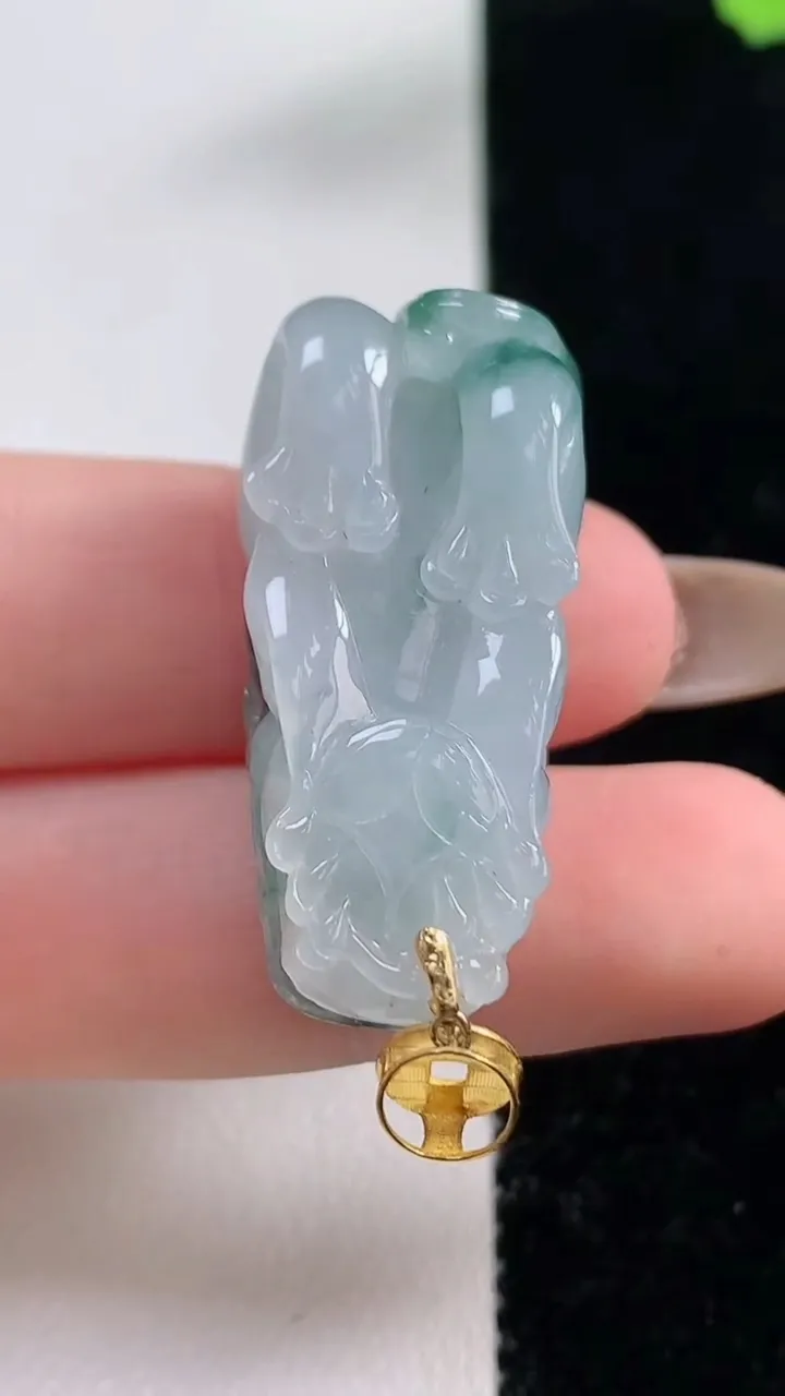 天然A货翡翠种飘花貔貅吊坠，尺寸32.5-15.3-13，重量:14.32g
11月10日