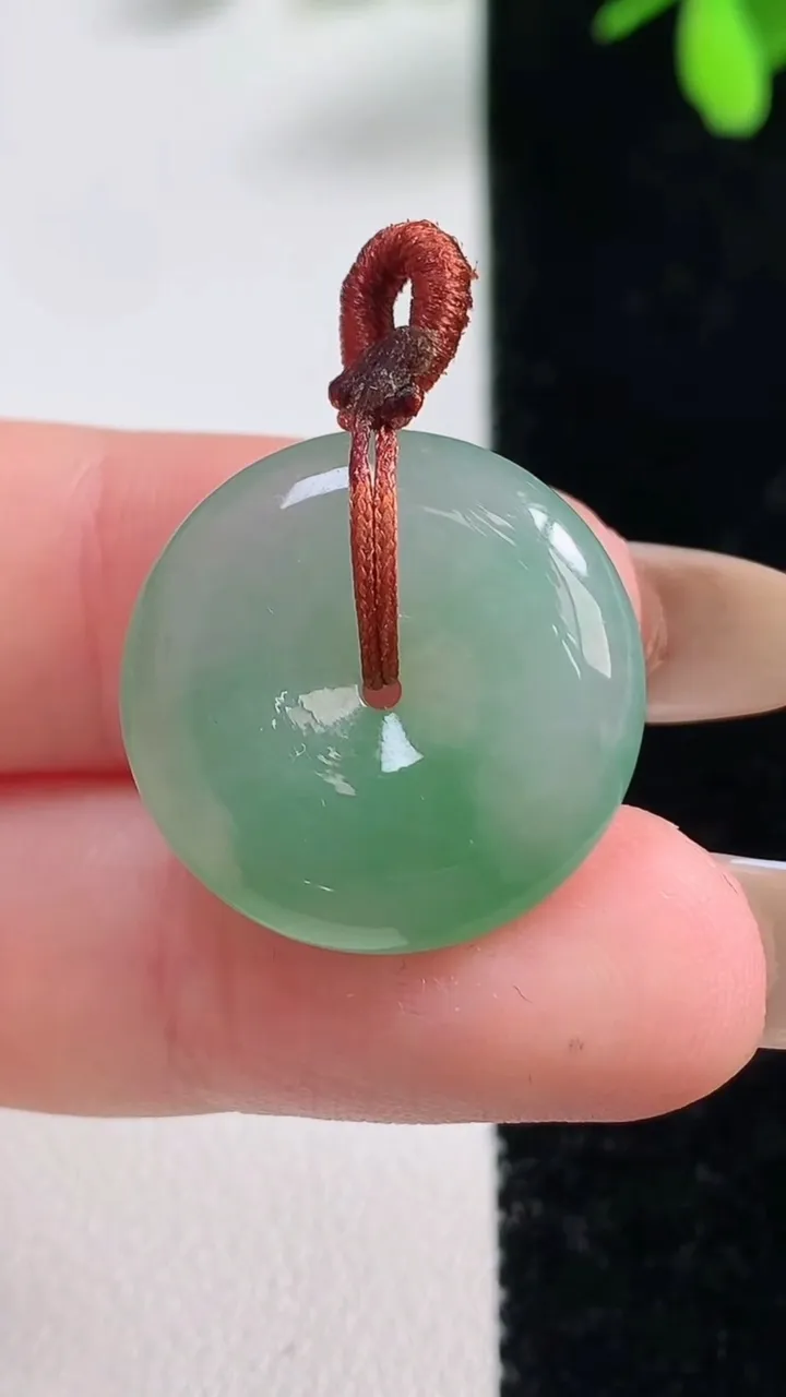 天然A货翡翠平安扣吊坠，尺寸21-5.4，重量:4.87g
11月10日