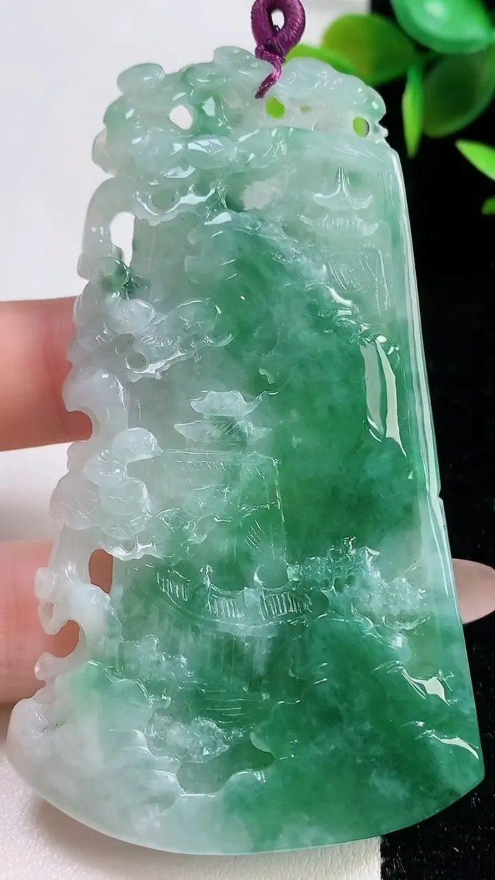 天然A货翡翠山水牌吊坠，尺寸79.6-46-8，重量:50.22g
11月10日