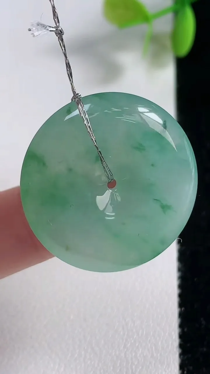 天然A货翡翠花平安扣吊坠，尺寸28.2-5.8，重量:9.62g
11月10日