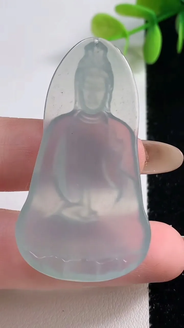 天然A货翡翠素衣观音菩萨吊坠，尺寸49-27.3-5，重量:11.26g
11月10日