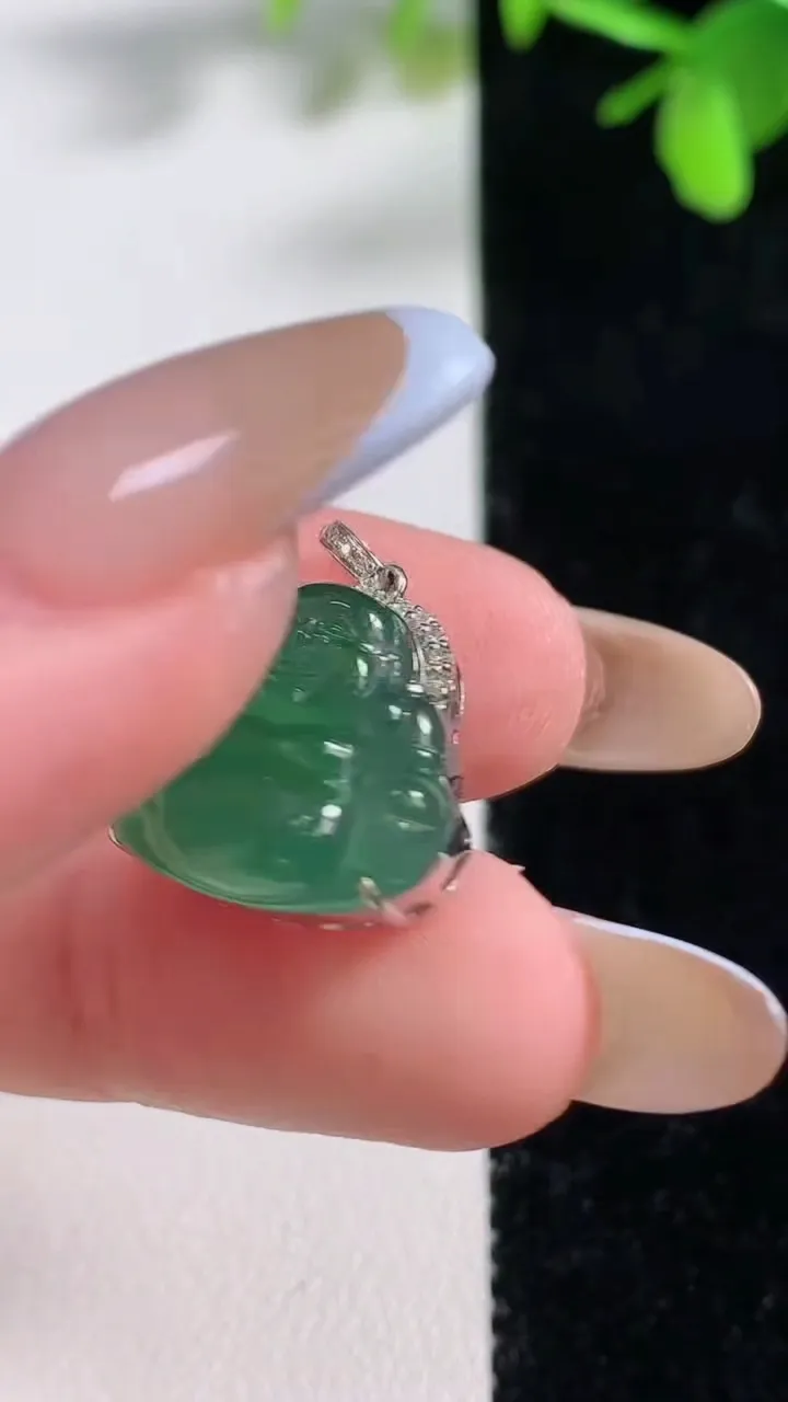 天然A货翡翠佛公吊坠，尺寸20.2-15-16.8-7.4，重量:3.09g
11月10日