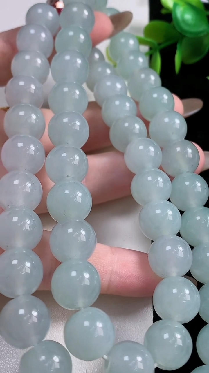 天然A货翡翠圆珠项链51颗，尺寸12，重量:143.17g
11月10日