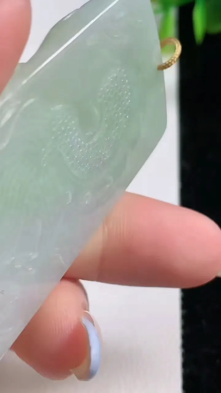 天然A货翡翠祥龙财神爷吊坠，尺寸58.2-33-10，重量:38.57g
11月10日