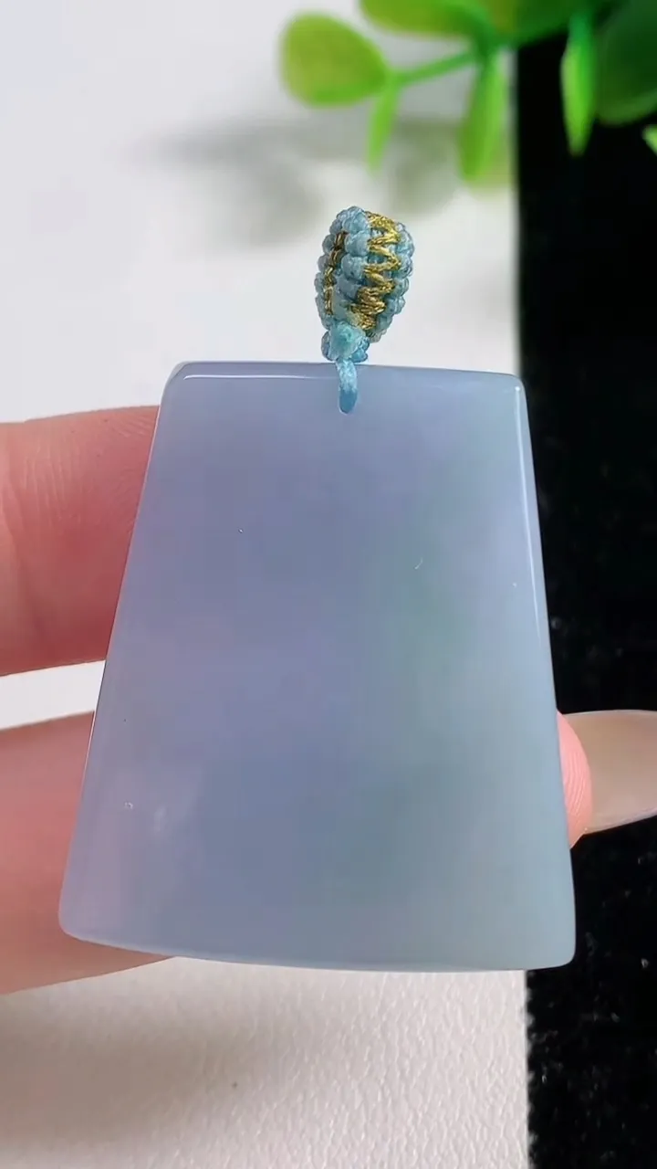 天然A货翡翠冰种春带彩 紫罗兰无事牌吊坠，尺寸34.4-29.3-5.1，重量:14.44g
11月10日