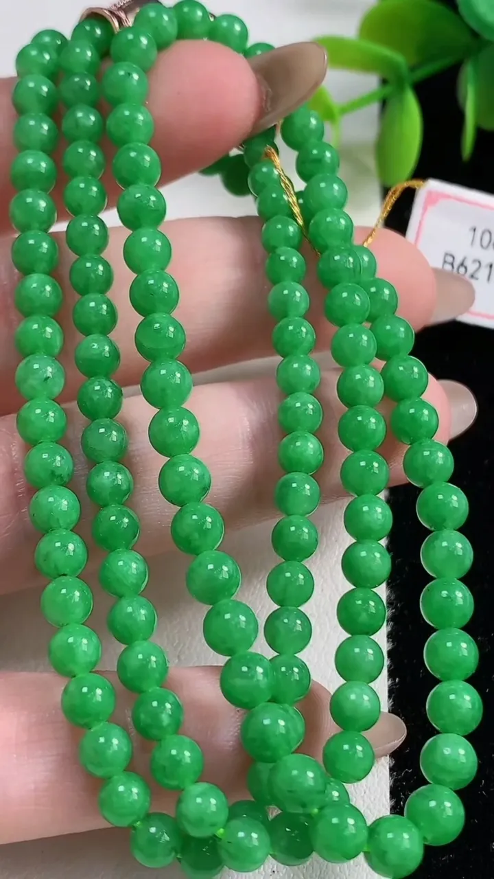 天然A货翡翠小米圆珠项链125颗，尺寸4，重量:21.66g11月10日
工厂直销收藏佳品,种好水足，色泽均匀，有种有色，上手高大气！