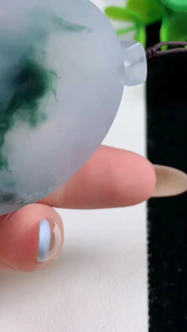 天然A货翡翠牌吊坠，尺寸51-42-6.1，重量:30.35g
11月10日