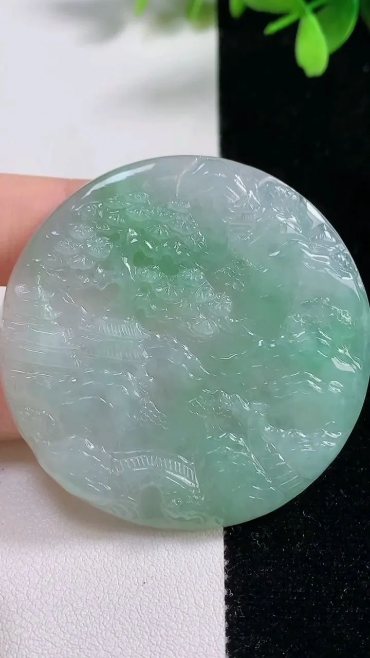 天然A货翡翠山水牌吊坠，尺寸51.6-5.3，重量:30.48g
11月10日