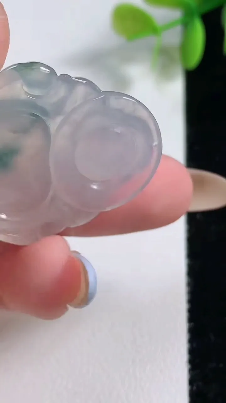 天然A货翡翠种飘花佛公吊坠，尺寸30.3-30.3-6，重量:8.21g
11月10日