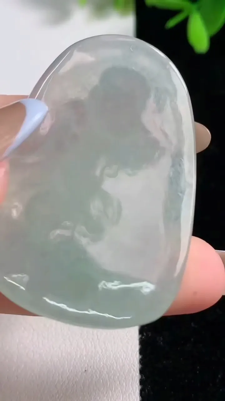 天然A货翡翠逍遥佛公吊坠，尺寸48.2-33.5-7，重量:17.62g
11月10日