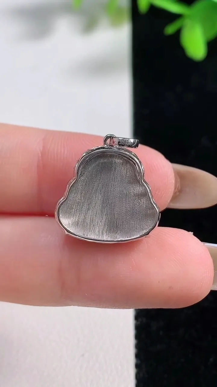 天然A货翡翠佛公吊坠，尺寸20.2-15-16.8-7.4，重量:3.09g
11月10日