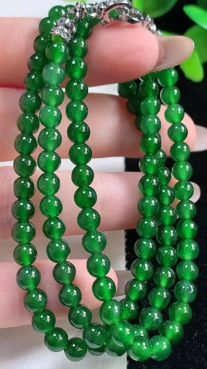 天然A货翡翠圆珠项链103颗，尺寸4.8，重量:22.25g
11月10日