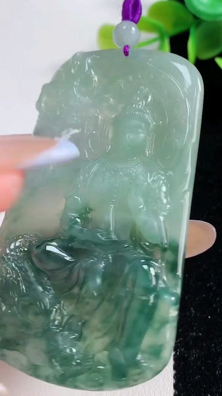 天然A货翡翠冰种飘花祥龙观音菩萨吊坠，尺寸68.8-42-6.6，重量:38.23g
11月10日