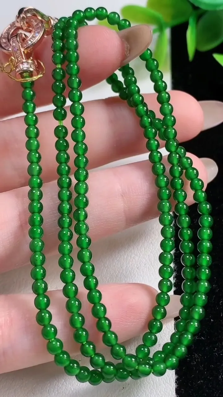 天然A货翡翠小米圆珠项链185颗，尺寸3，重量:10.81g
11月10日