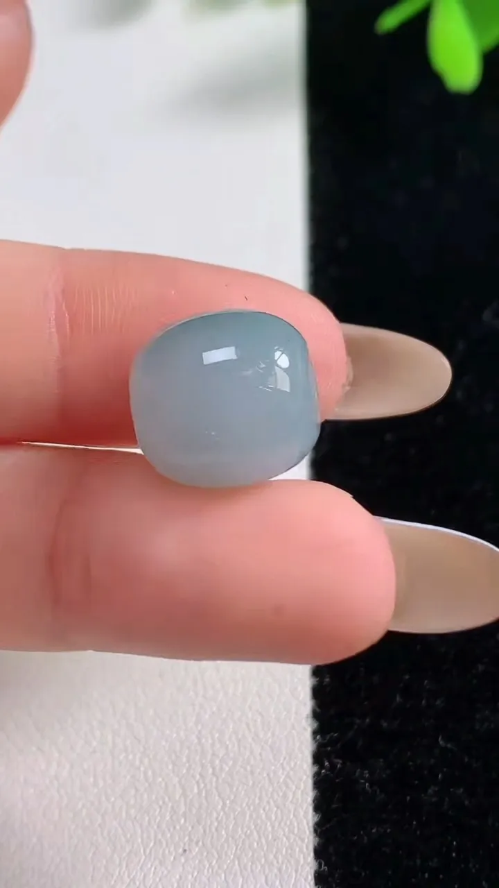 天然A货翡翠冰种紫罗兰路路通吊坠，尺寸12.5-12.7，重量:4.07g
11月10日