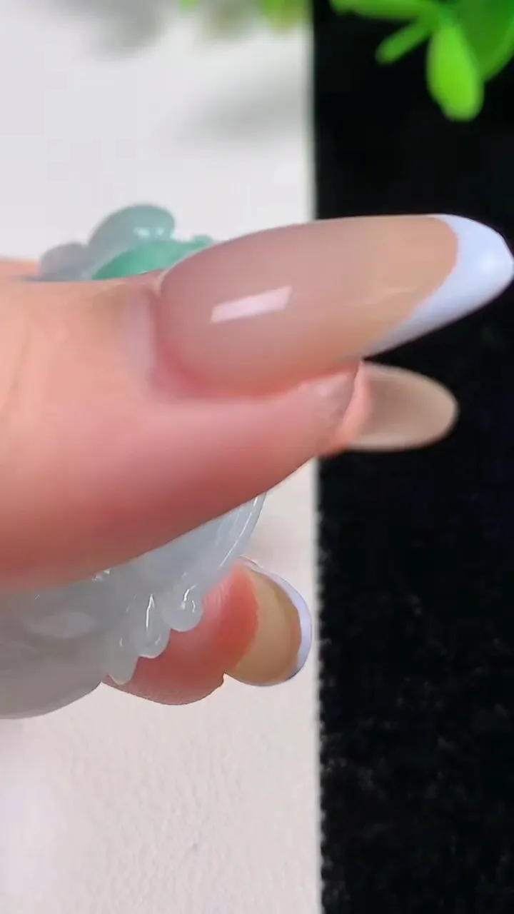 天然A货翡翠霸王貔貅吊坠，尺寸43-25.5-13.2，重量:33.06g
11月10日