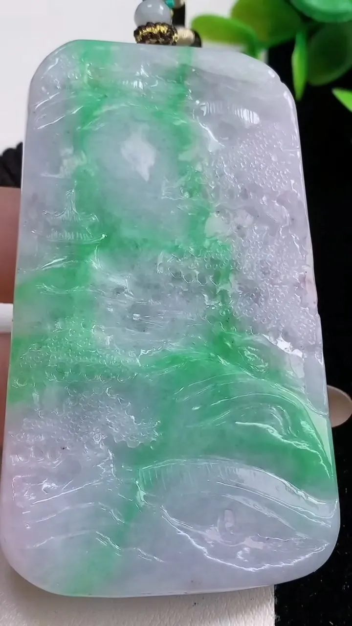 天然A货翡翠山水牌吊坠，尺寸74.6-44.8-12.2，重量:95.50g
11月10日