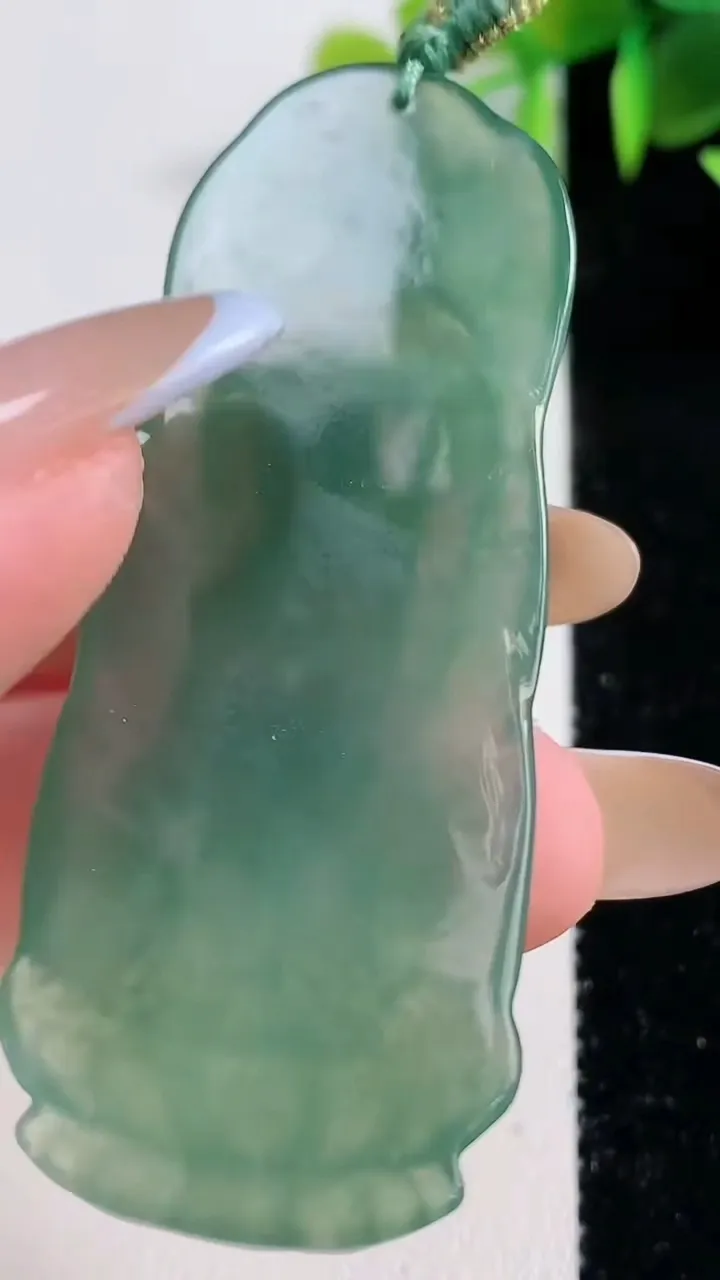 天然A货翡翠阿弥陀佛吊坠，尺寸62-23.2-5.7，重量:16.93g
11月10日