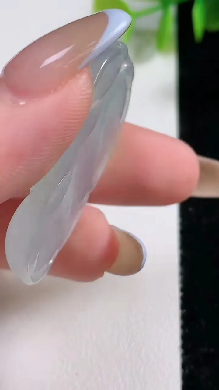 天然A货翡翠金枝玉叶 叶子吊坠，尺寸40-23-5.7，重量:9.54g
11月10日