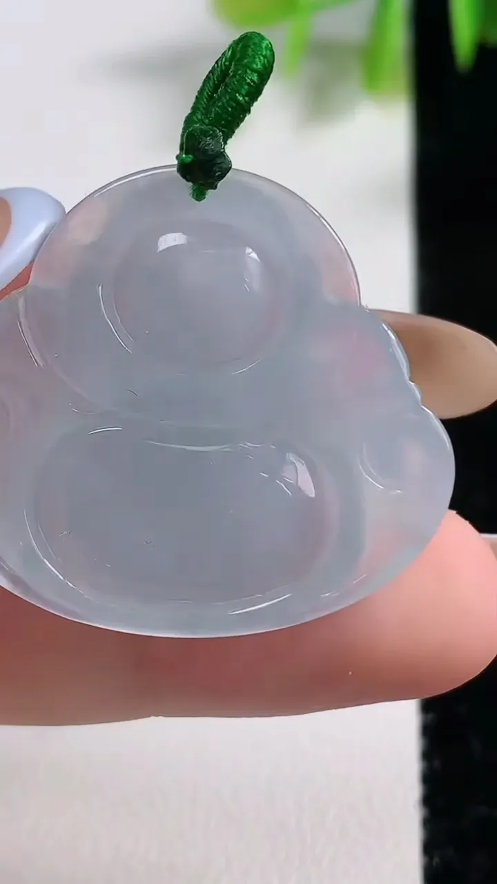 天然A货翡翠佛公吊坠，尺寸28.5-32.6-6，重量:8.55g
11月10日