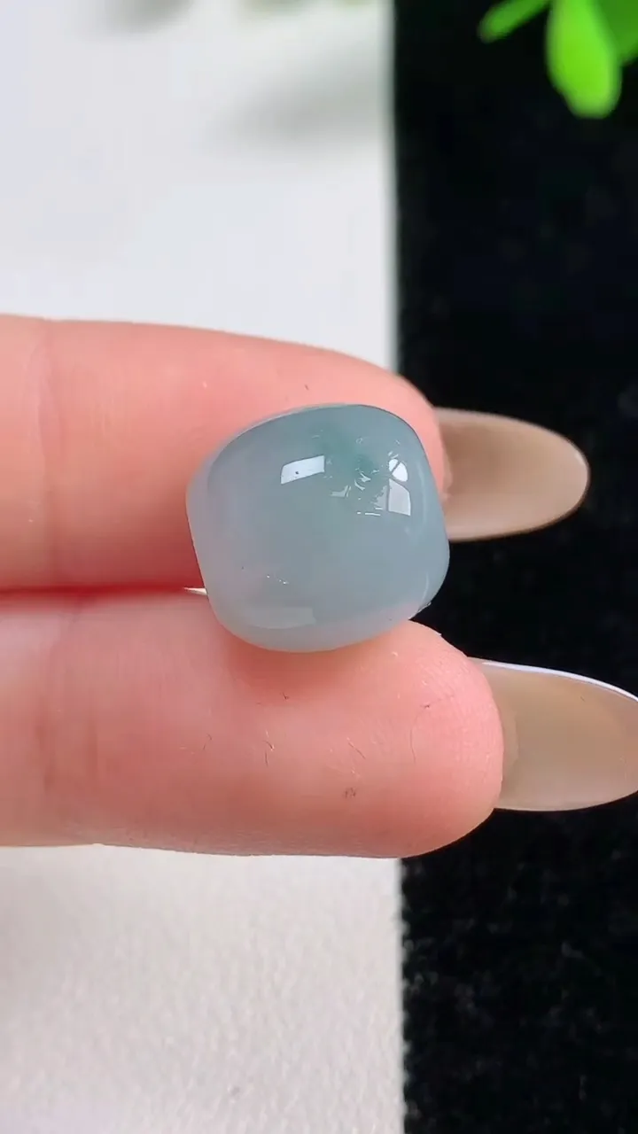 天然A货翡翠冰种紫罗兰路路通吊坠，尺寸12.5-12.7，重量:4.07g
11月10日