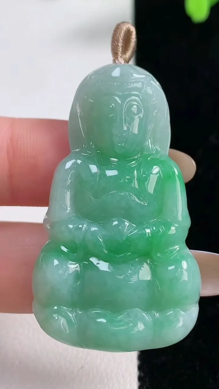 天然A货翡翠观音菩萨吊坠，尺寸46.3-26.6-7，重量:15.44g
11月10日