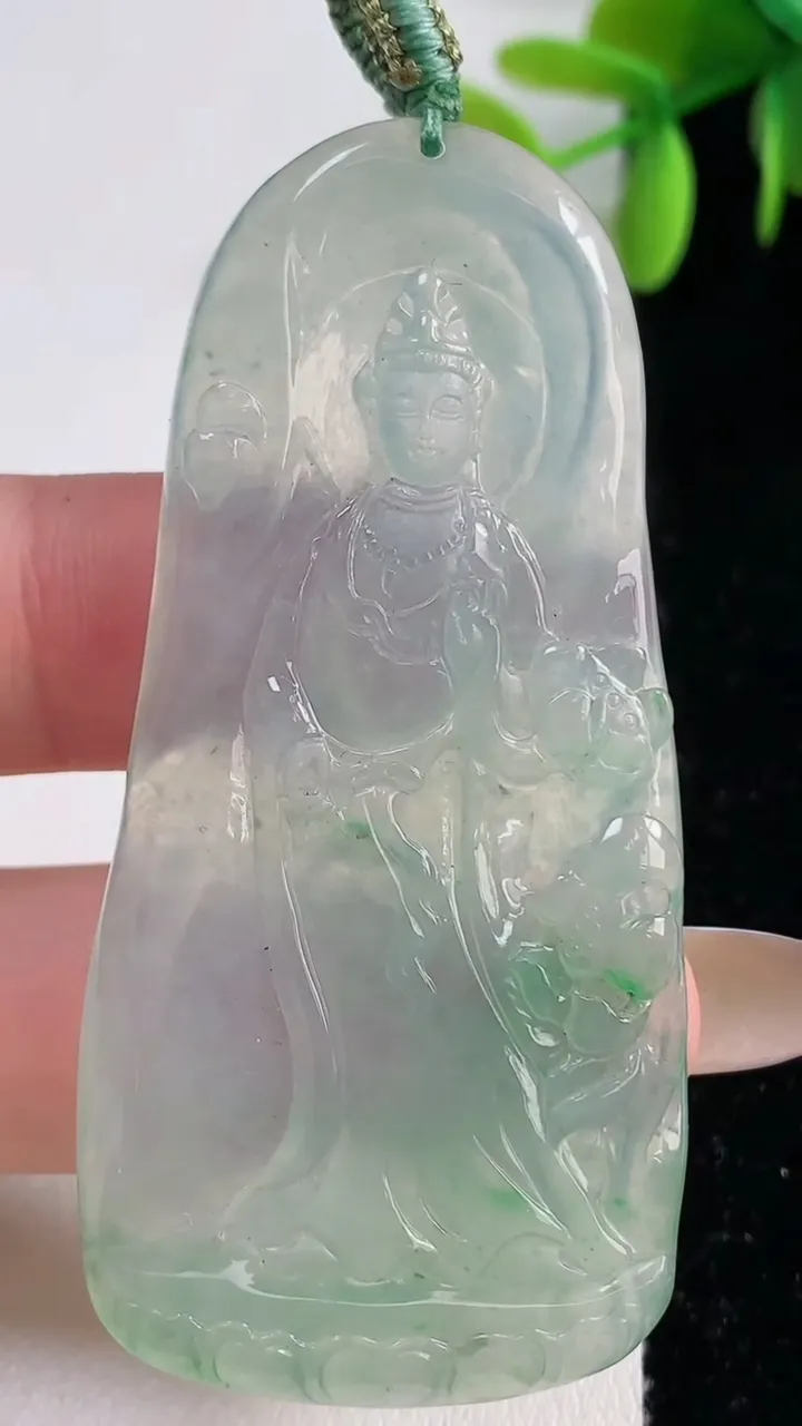 天然A货翡翠观音菩萨吊坠，尺寸62.7-29.6-4.4，重量:17.75g
11月10日