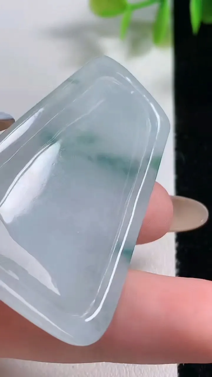 天然A货翡翠冰种飘花文殊菩萨吊坠，尺寸51-33.4-6.2，重量:19.61g
11月10日