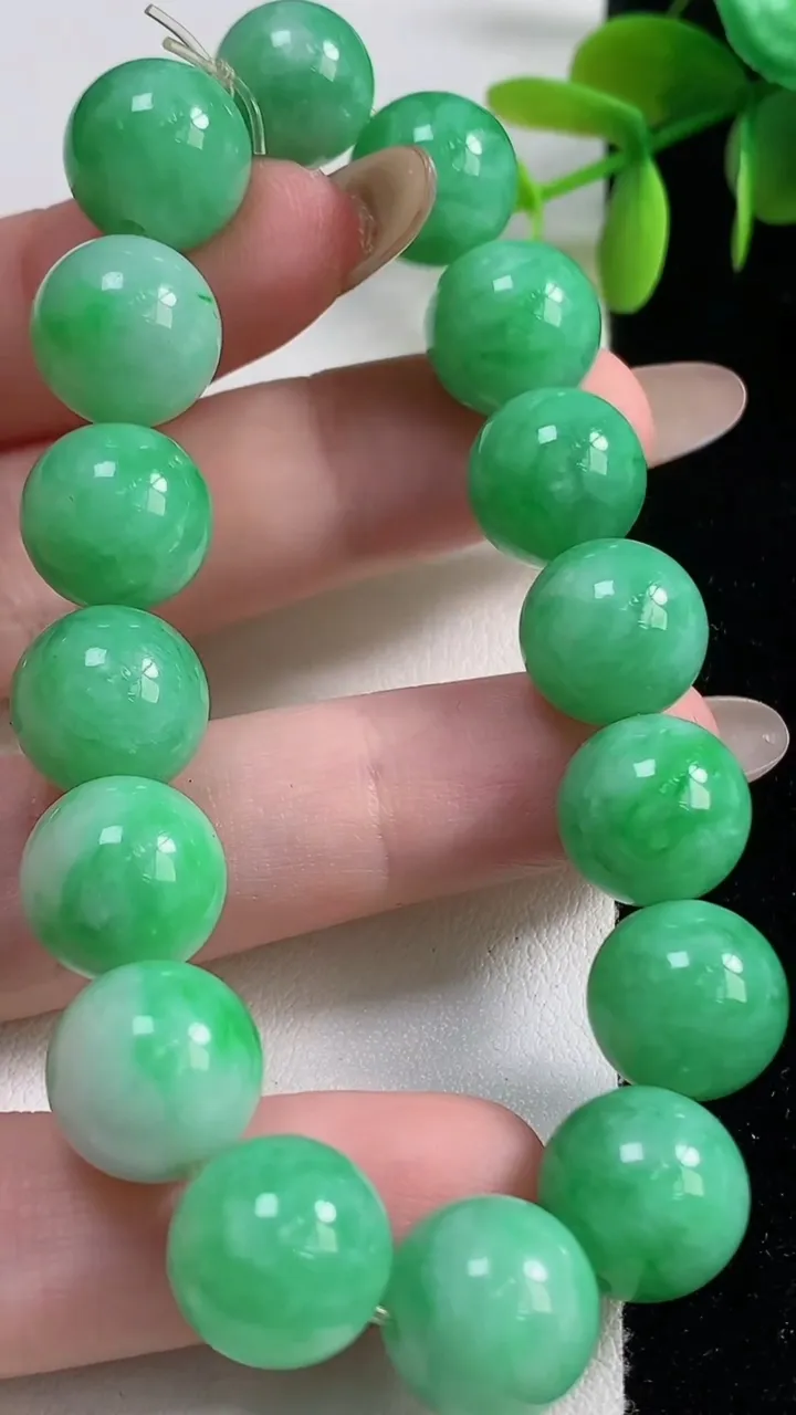 天然A货翡翠圆珠手串16颗，尺寸12，重量:46.89g11月10日
工厂直销收藏佳品,种好水足，色