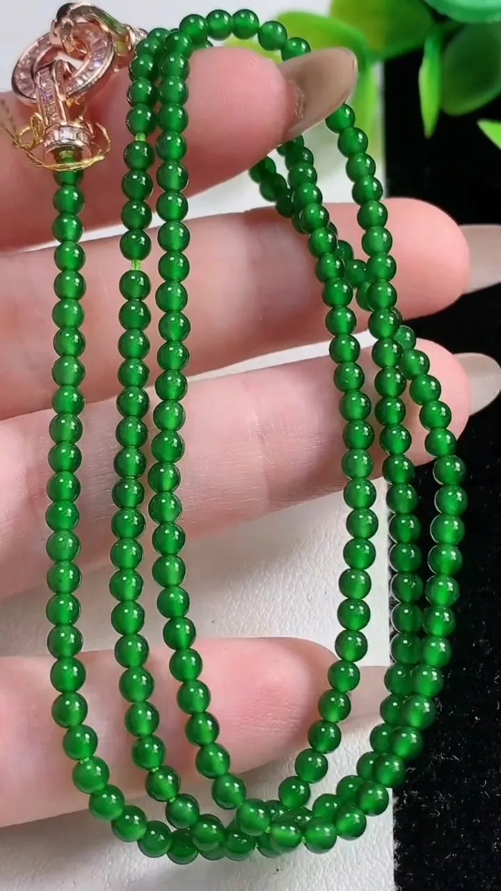 天然A货翡翠小米圆珠项链185颗，尺寸3，重量:10.81g
11月10日