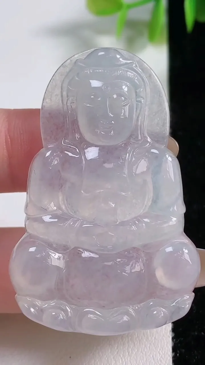 天然A货翡翠正装观音菩萨吊坠，尺寸50.7-33.3-5.3，重量:14.48g
11月10日