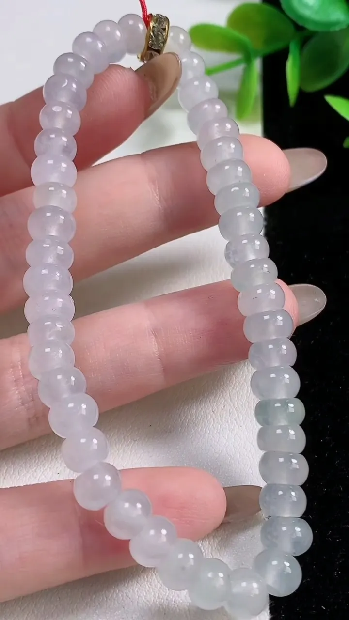 天然A货翡翠种白冰算盘珠手串45颗，尺寸6.8-3.7，重量:18.39g11月10日
工厂直销收藏佳品,种好水足，色泽均匀，有种有色，上手高大气！