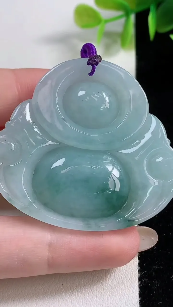 天然A货翡翠冰种飘花佛公吊坠，尺寸44.5-48.8-12.3，重量:38.48g
11月10日